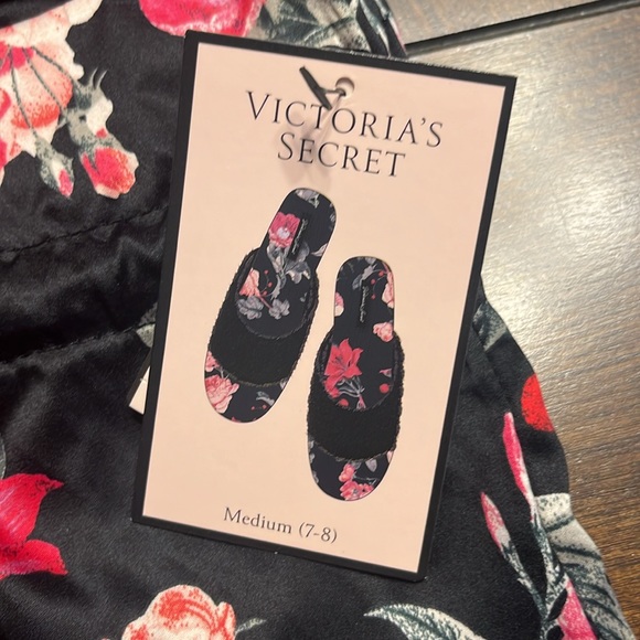 Brand new Victoria’s Secret slippers with bag - Picture 6 of 11
